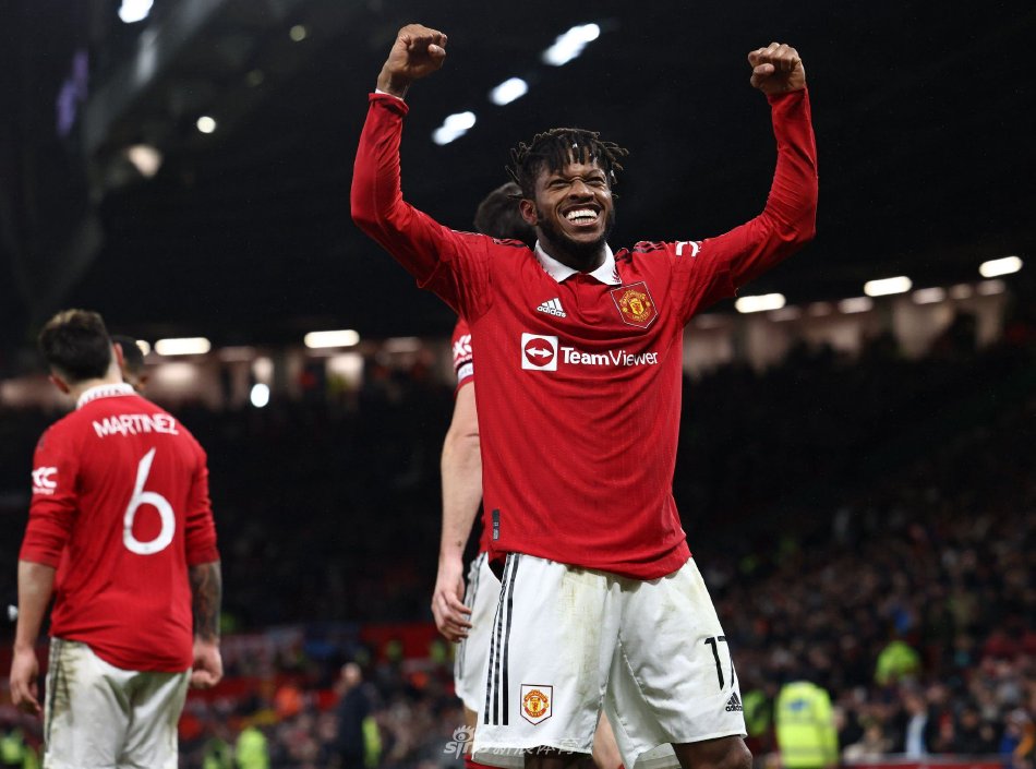 仅牵动着两 仅牵动着两