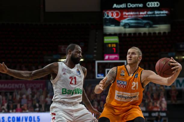 科尔曾在效 科尔曾在效